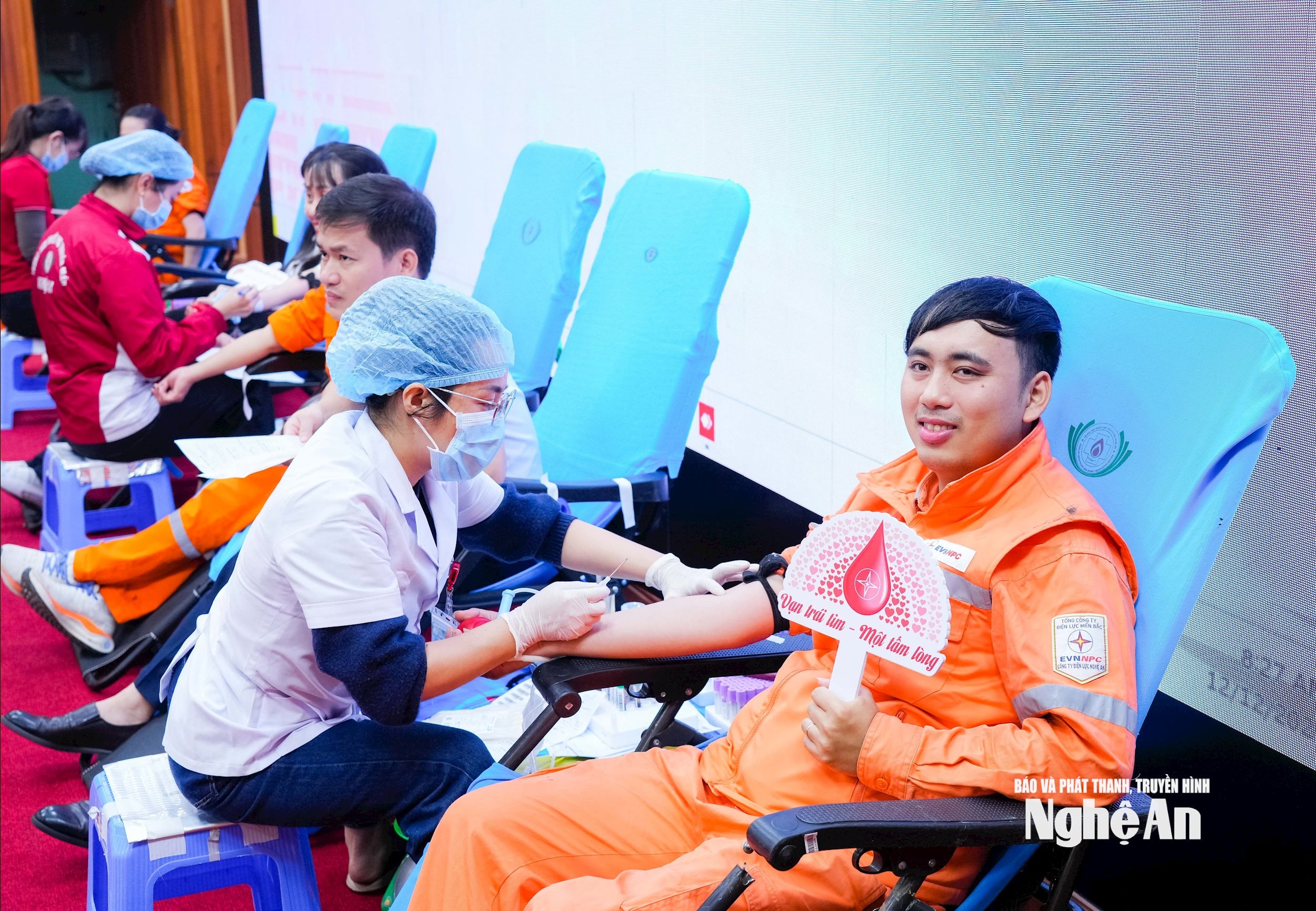  hiến máu
