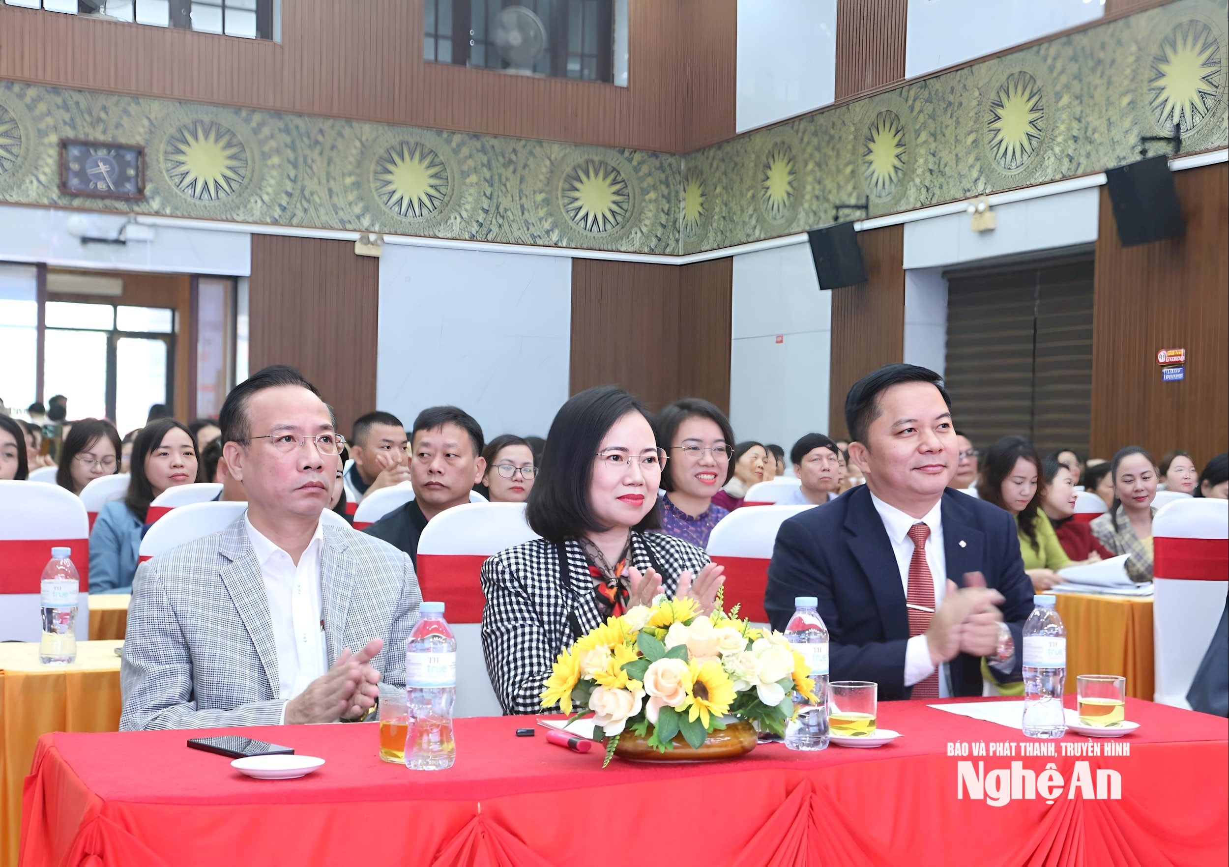 Delegații participă la ceremonia de lansare a Lunii Naționale de Acțiune privind Populația. Fotografie - My Ha