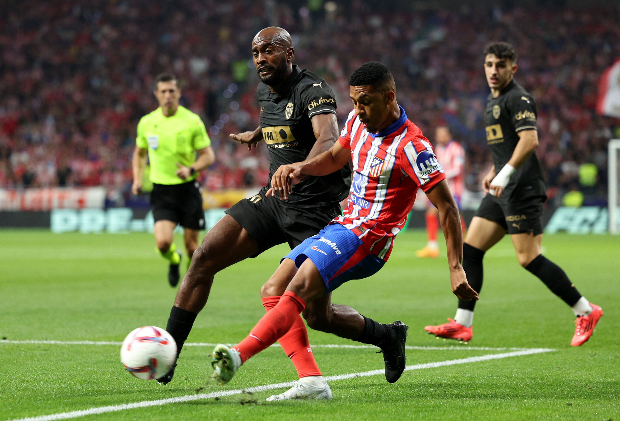 Atletico cruise to 3-0 win over struggling Valencia | Reuters