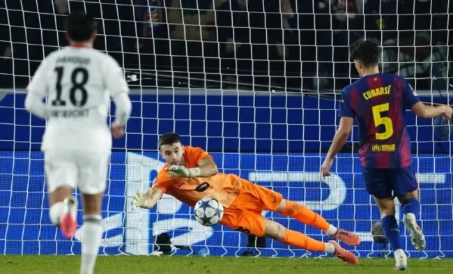 Garcia là lựa chọn số 1 trong khung gỗ Barca hiện tại.