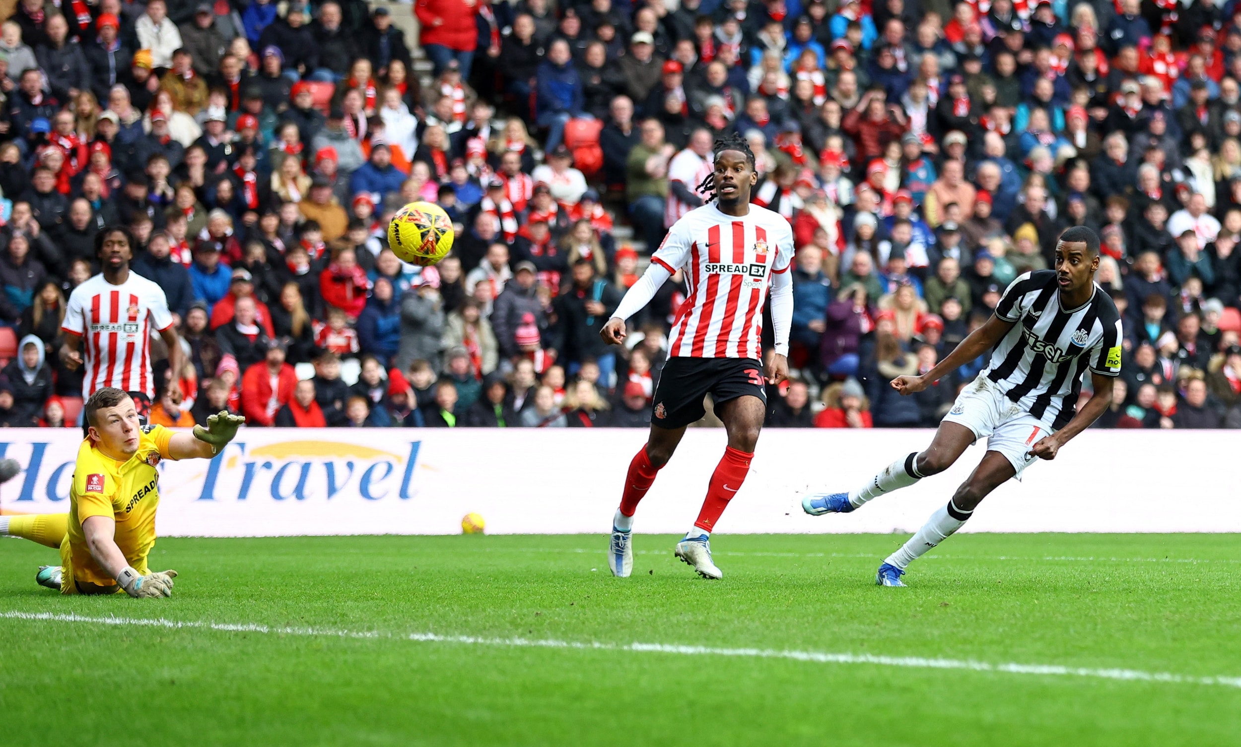 Sunderland v Newcastle LIVE: Result and reaction from Tyne-Wear derby as Alexander Isak sends Magpies into FA Cup fourth round | The Independent
