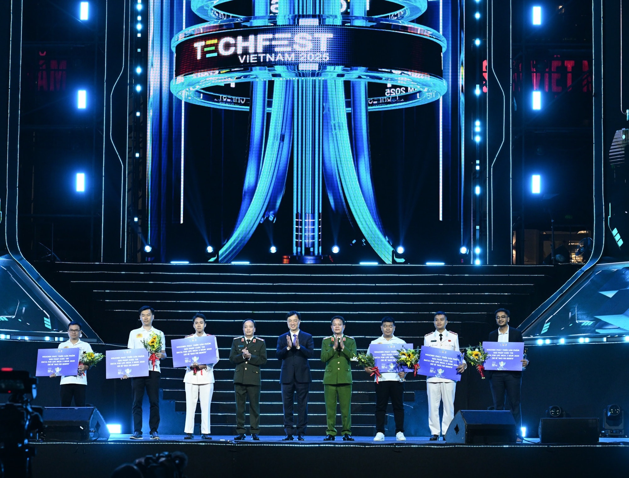 Thủ tướng: Phát triển năng lực công nghệ trong nước là con đường tất yếu- Ảnh 7.