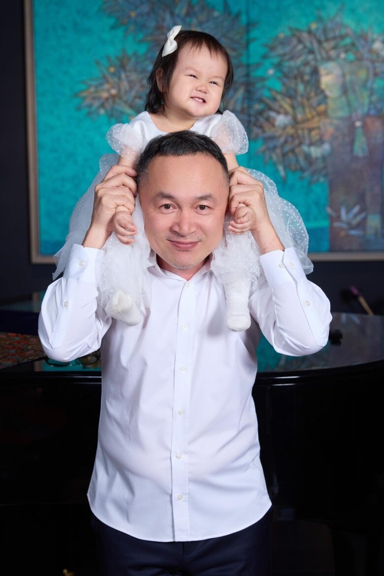 Nhạc sĩ Quốc Trung đang đi công tác xa vẫn đăng bài chúc mừng sinh nhật cháu gái.