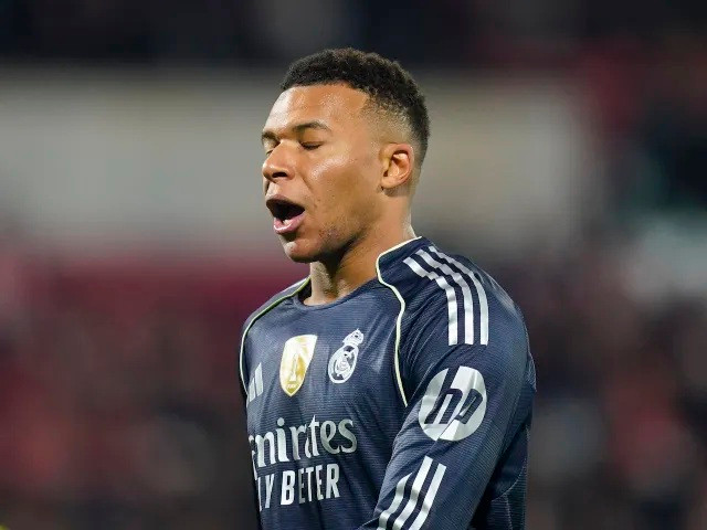 Mbappe khả năng tiếp tục ngồi ngoài.