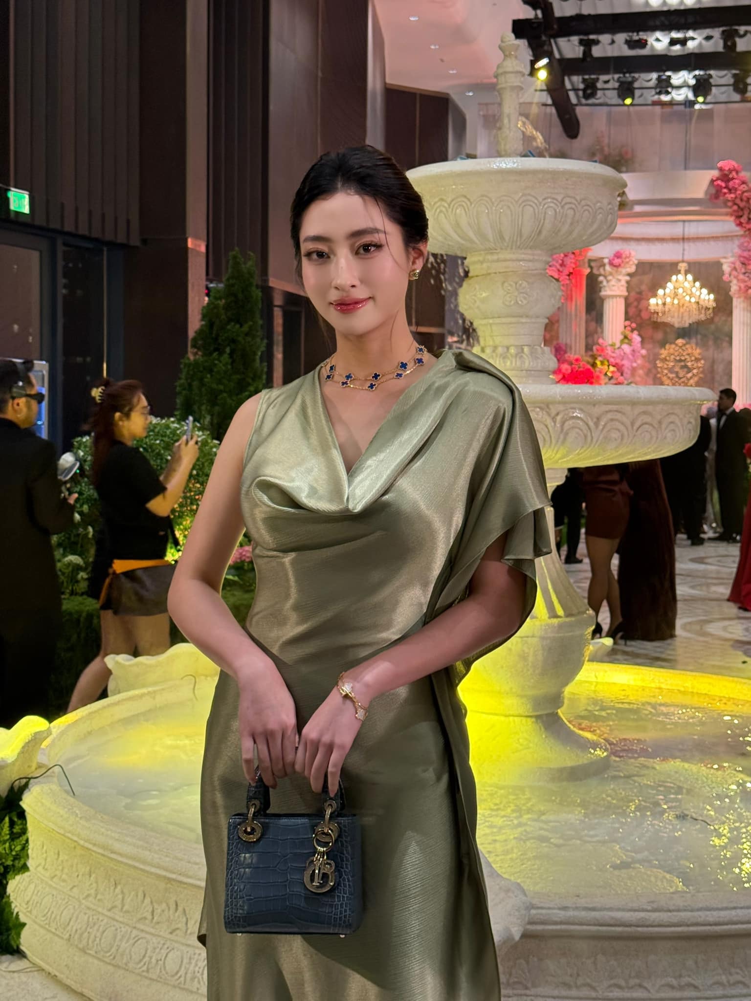 Hoa hậu Lương Thùy Linh trong một bộ ảnh