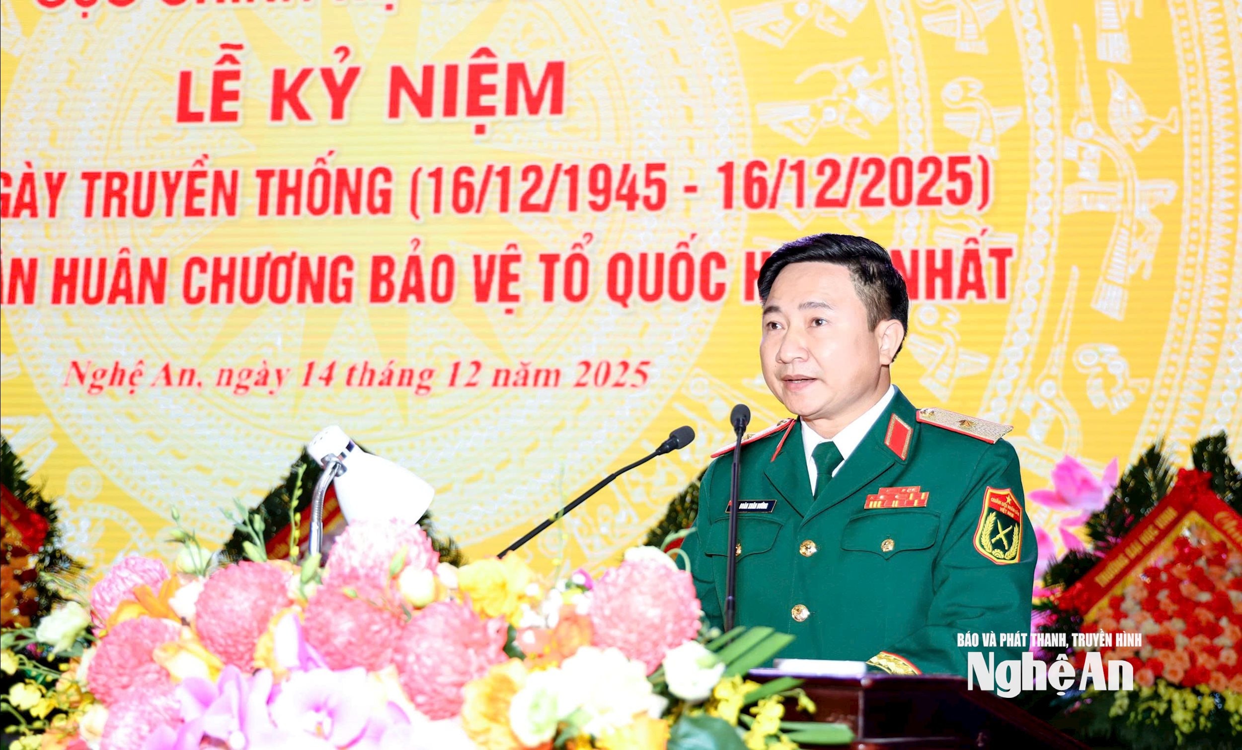 Generalmajor Doan Xuan Buong, sekreterare för partikommittén och politisk kommissarie för militärregionen, höll ett tal vid ceremonin.