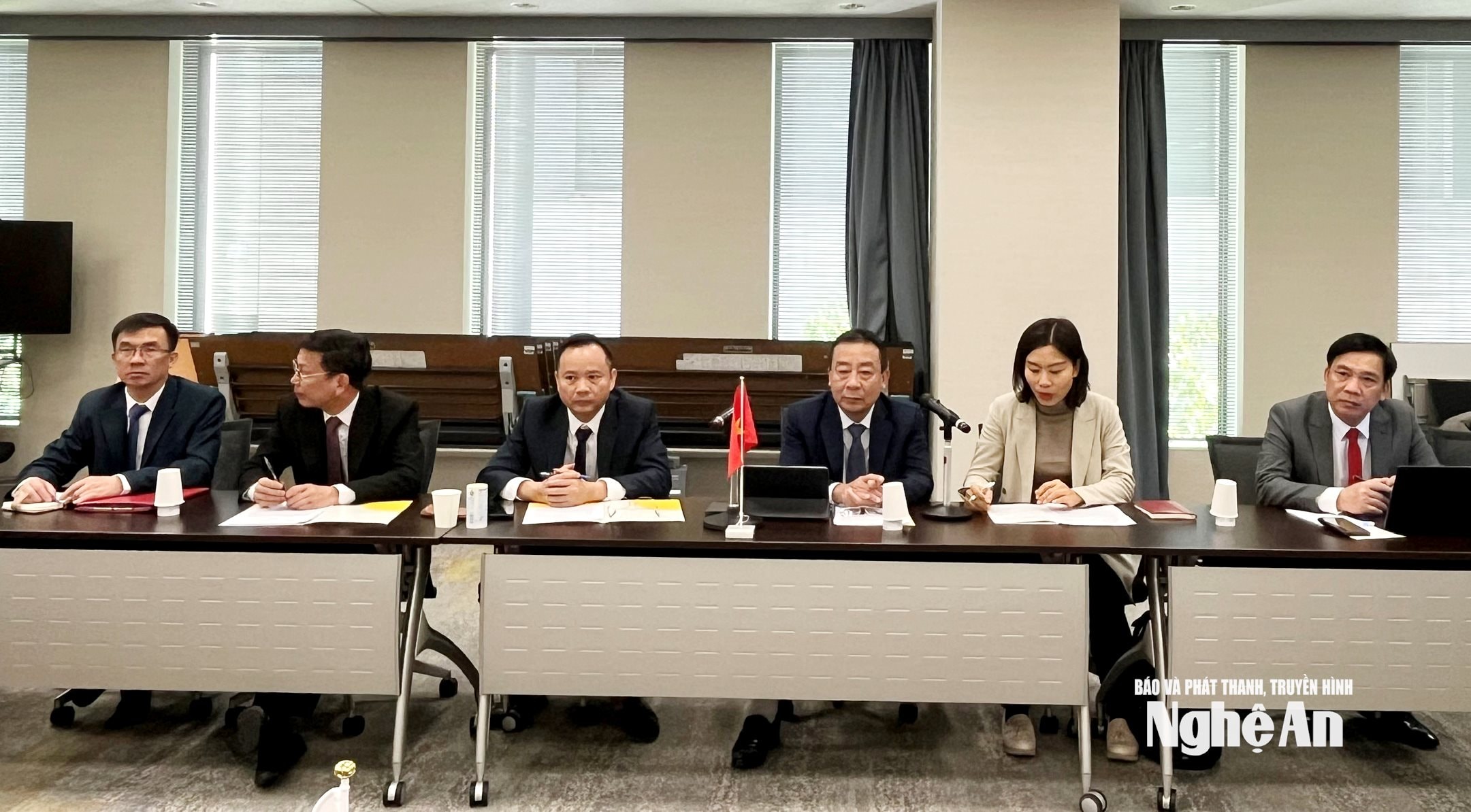 نمایندگانی از نِگه آن