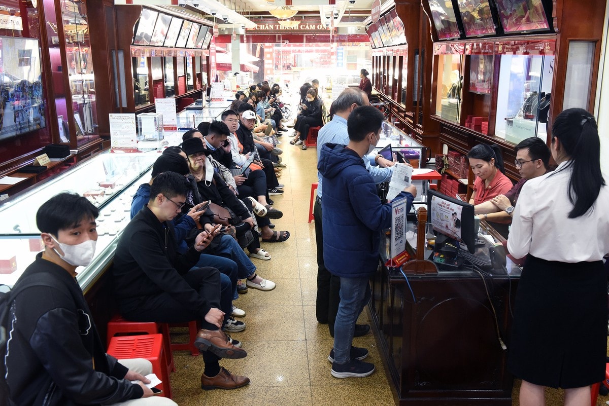 Cập nhật giá vàng sáng 16/12: Bảng giá vàng 9999 24K 18K SJC DOJI PNJ