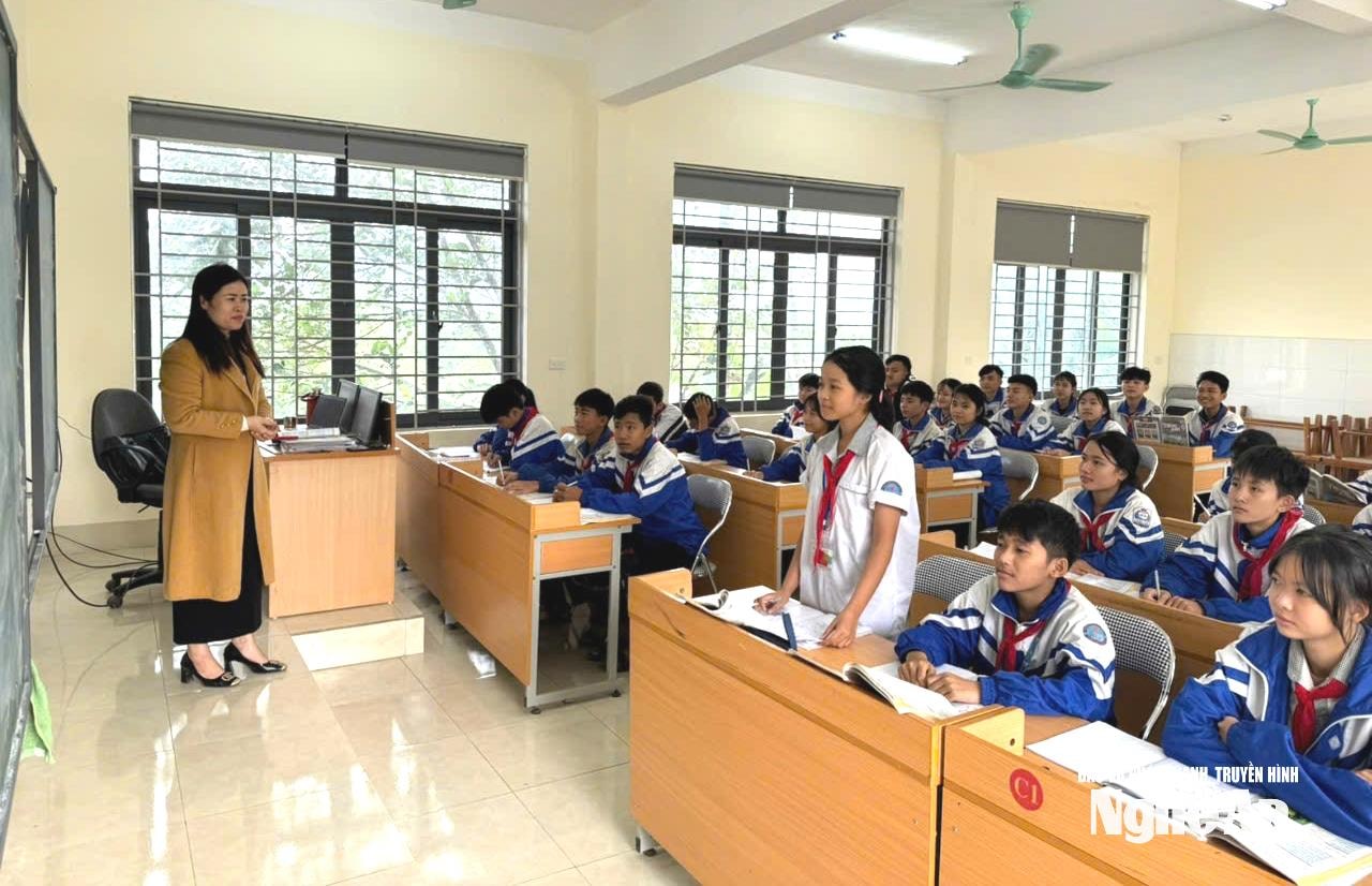 bna_gio-hoc-cua-co-va-tro-truong-thcs-huong-son-xa-tan-an.-anh-my-ha-830fb483ca5b03156bc3326fe8d940f4(1).jpg