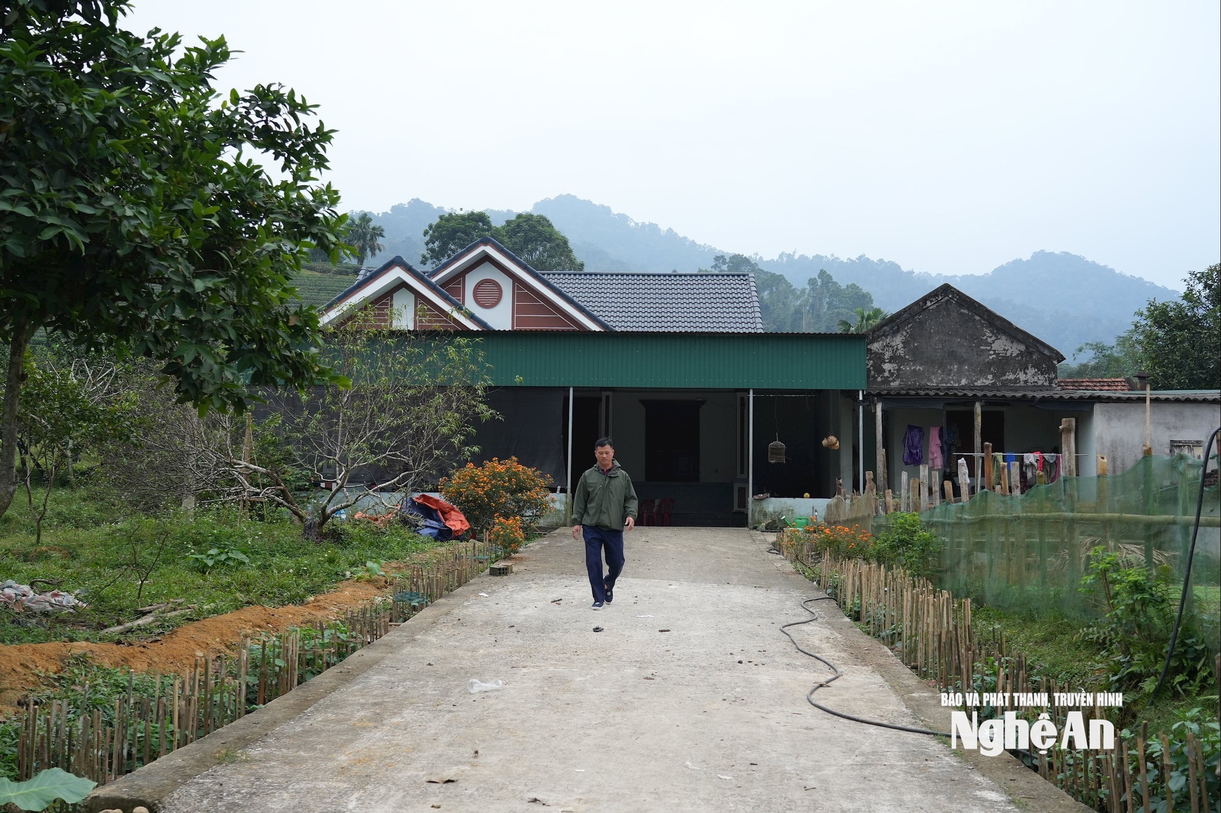 Nhiều ngôi nhà khang trang đã được mọc lên. Ảnh Tiến Đông