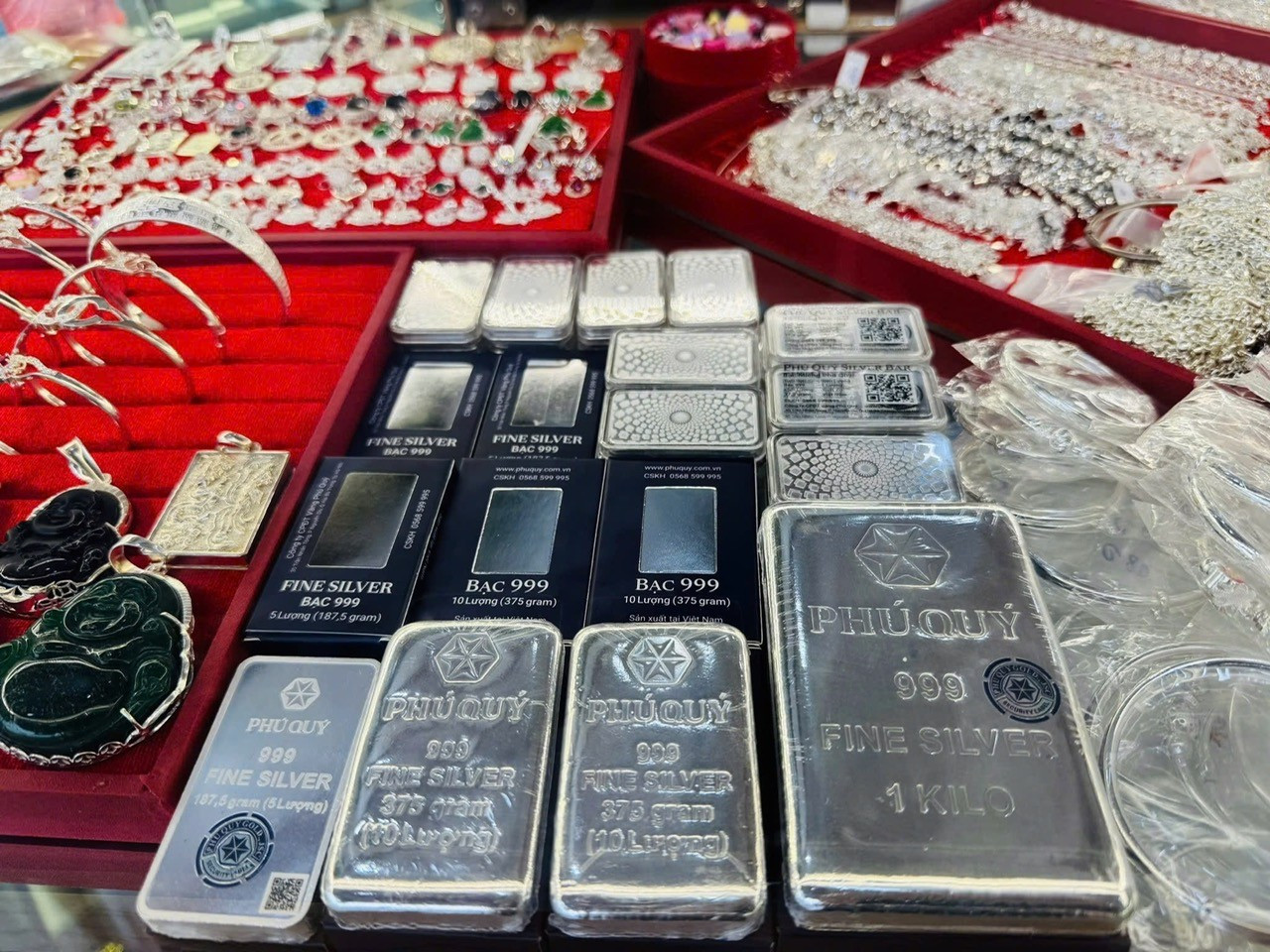 Giá bạc hôm nay 16/12/2025: Bứt phá mạnh cuối năm