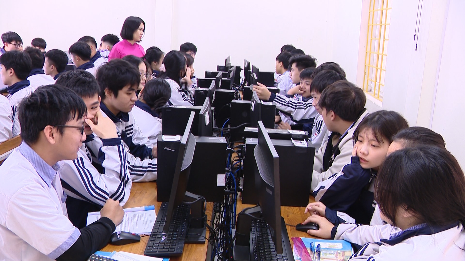 GIỜ HỌC MÔN TIN HỌC