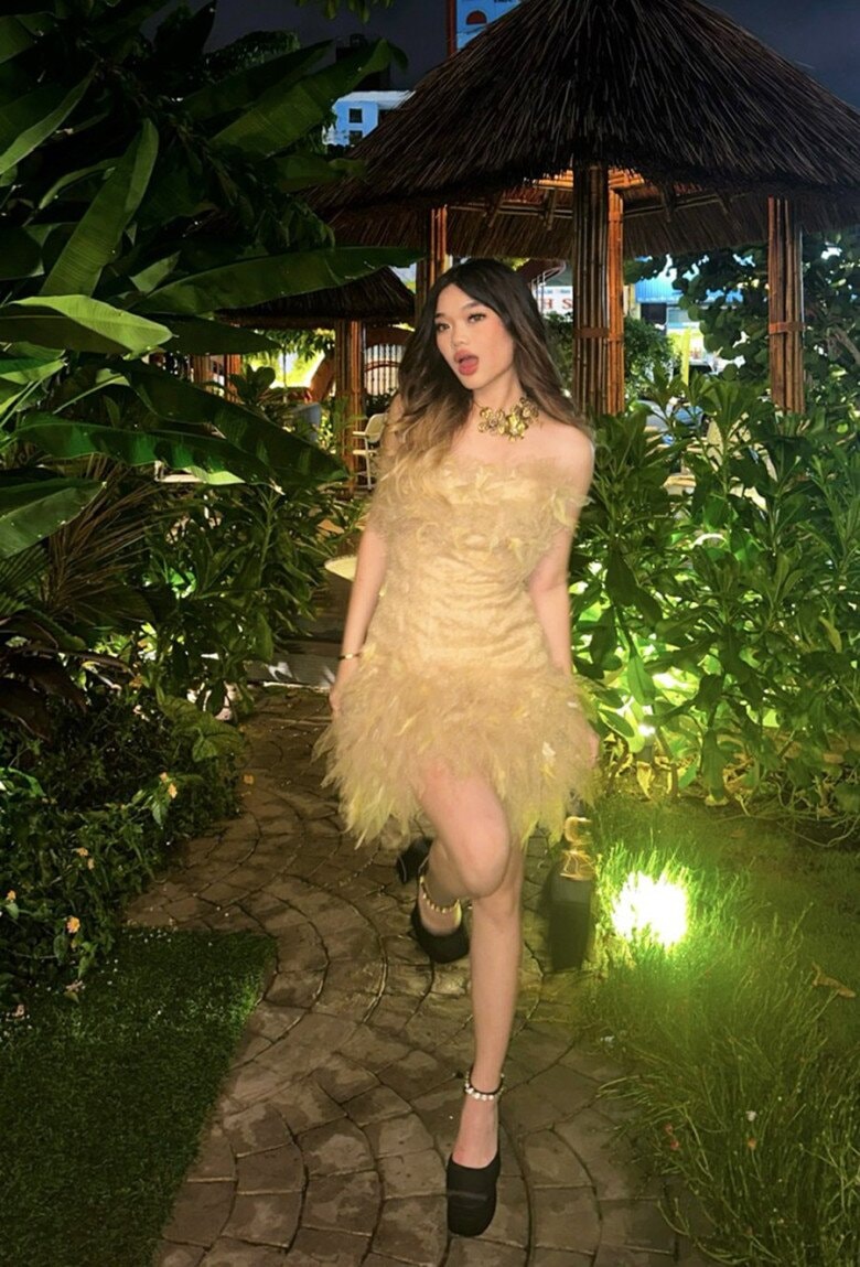 Jennifer Ngô gây ấn tượng với phong cách cá tính như Tây.