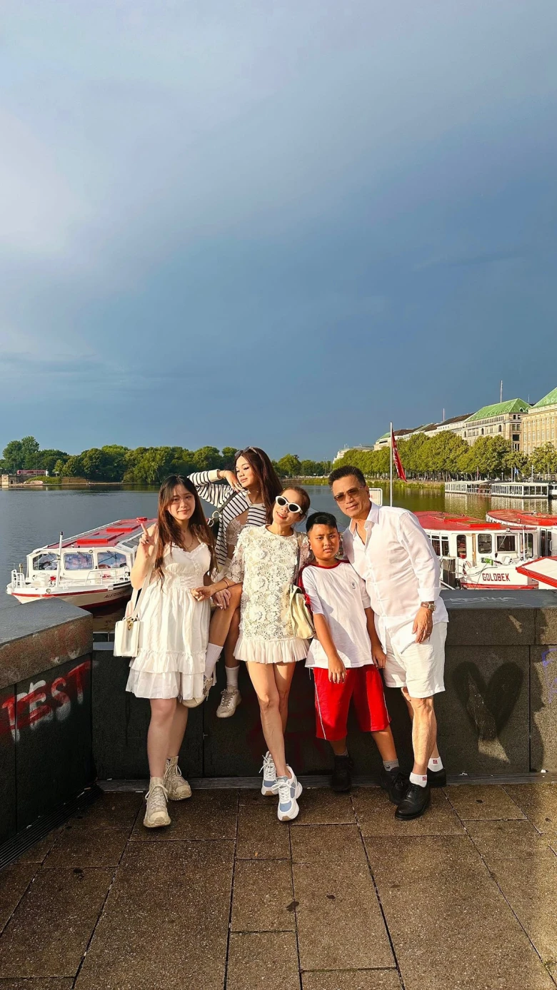 Ca sĩ Mỹ Lệ có hôn nhân viên mãn bên doanh nhân Đức Bình.