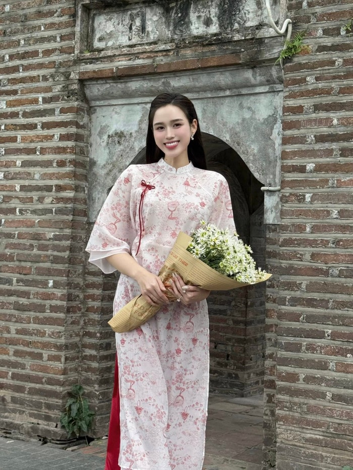 Đỗ Thị Hà được khen ngày càng xinh đẹp, đằm thắm sau khi lấy chồng.