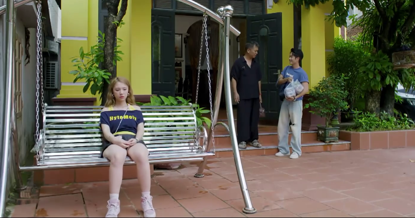 Gia đình trái dấu - Tập 8: Chủ nợ đến tận nhà ông Phi - Ảnh 2.