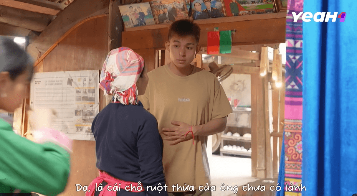 Thời điểm dàn cast ở nhà chị Vàng Thị Thông để ghi hình thì bố chồng chị vừa mổ ruột thừa, còn đau và sức khoẻ yếu