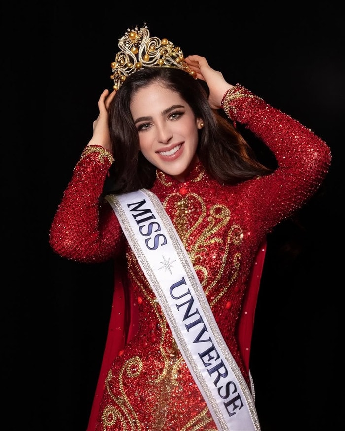 Không chỉ dừng lại ở câu chuyện ăn mừng, chiến thắng của Fátima Bosch tại Miss Universe 2025 từ lâu đã trở thành đề tài gây tranh cãi.