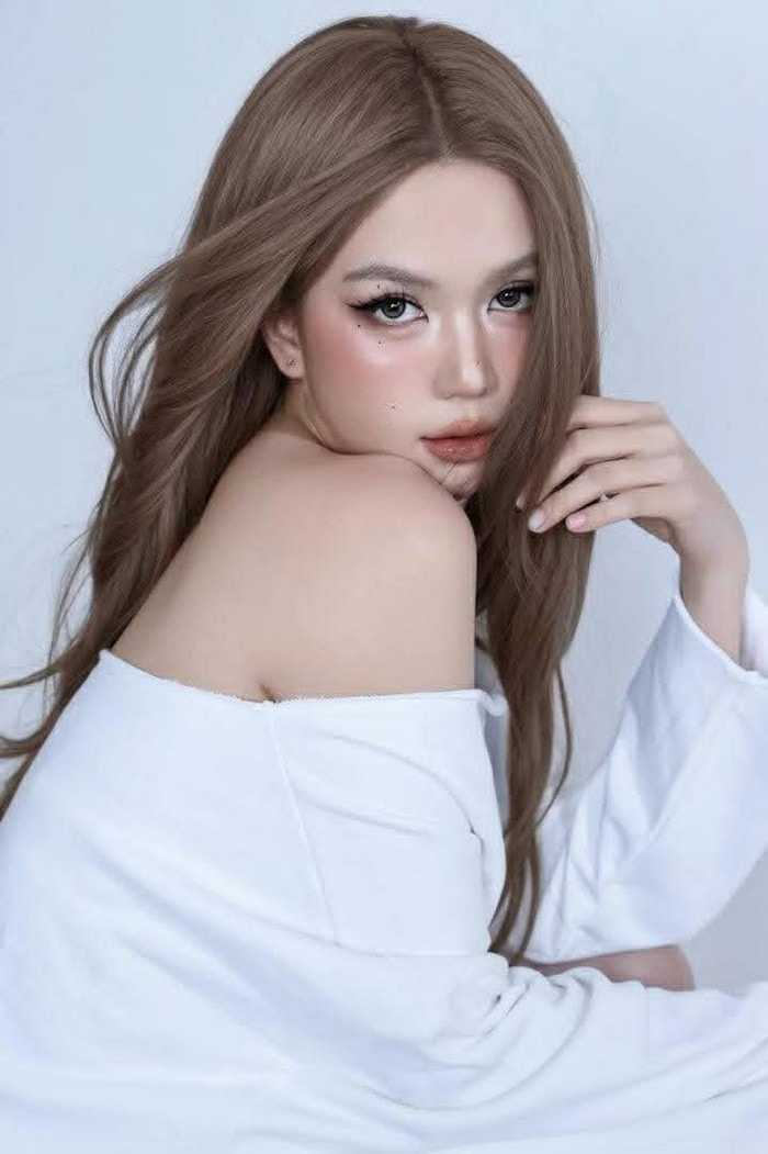 Ngọc Trinh vừa đăng tải loạt ảnh mới trên trang cá nhân.