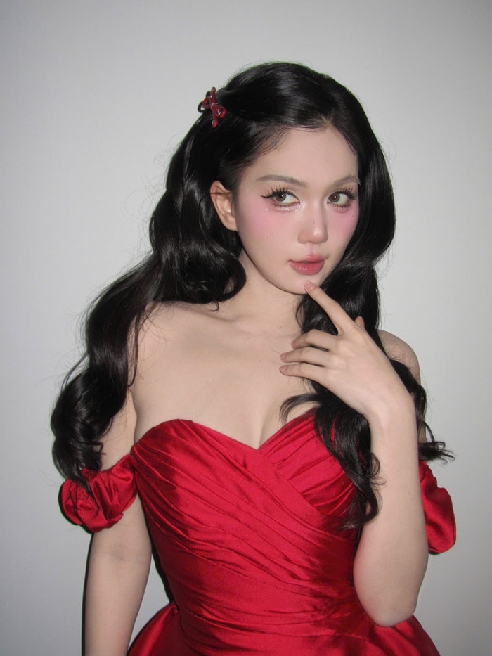 Ngọc Trinh ngày càng đa dạng trong phong cách thời trang.
