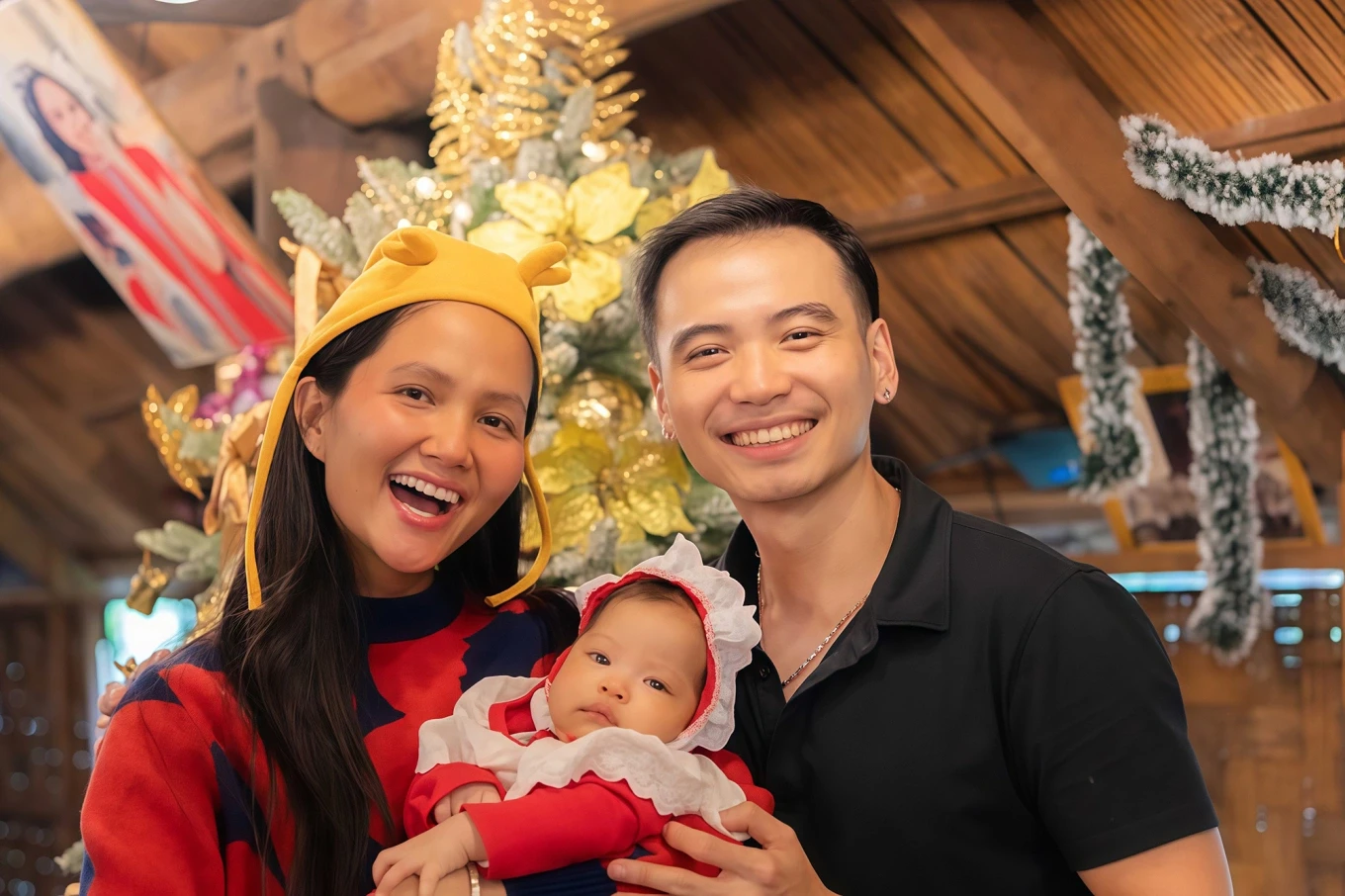 Gia đình nàng hậu chụp bộ ảnh đón Giáng sinh sớm.