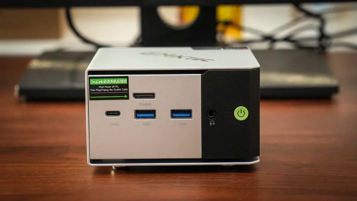 Bên trong GMKtec NucBox M8 với các khe cắm SSD
