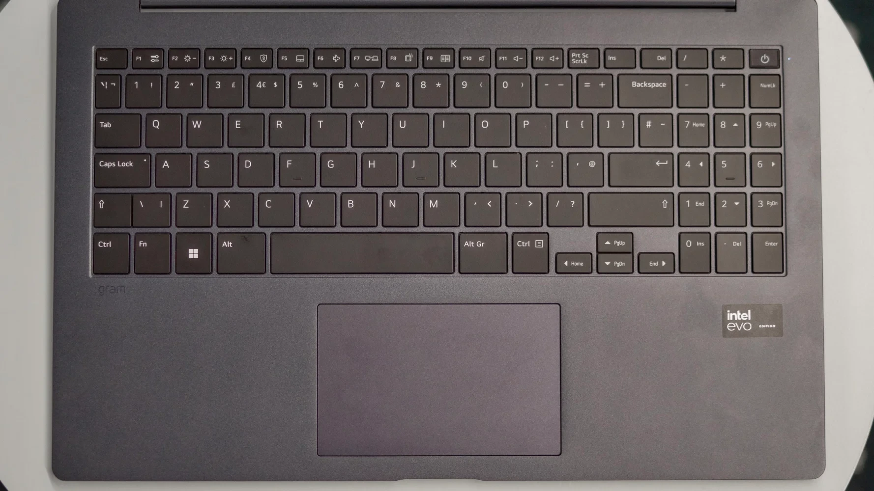 Bàn phím và bàn di chuột của laptop LG Gram SuperSlim