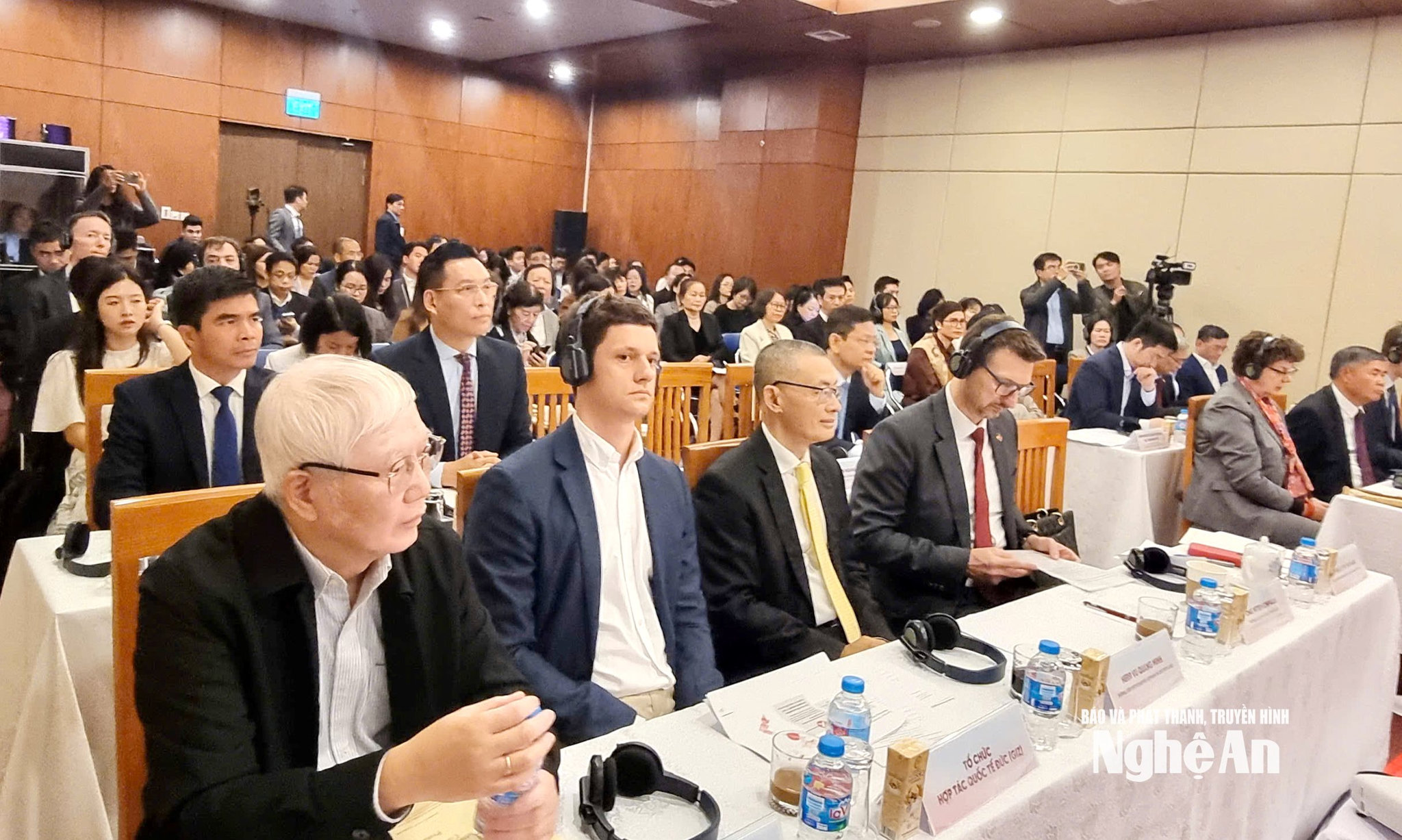 Đại biểu toàn cảnh