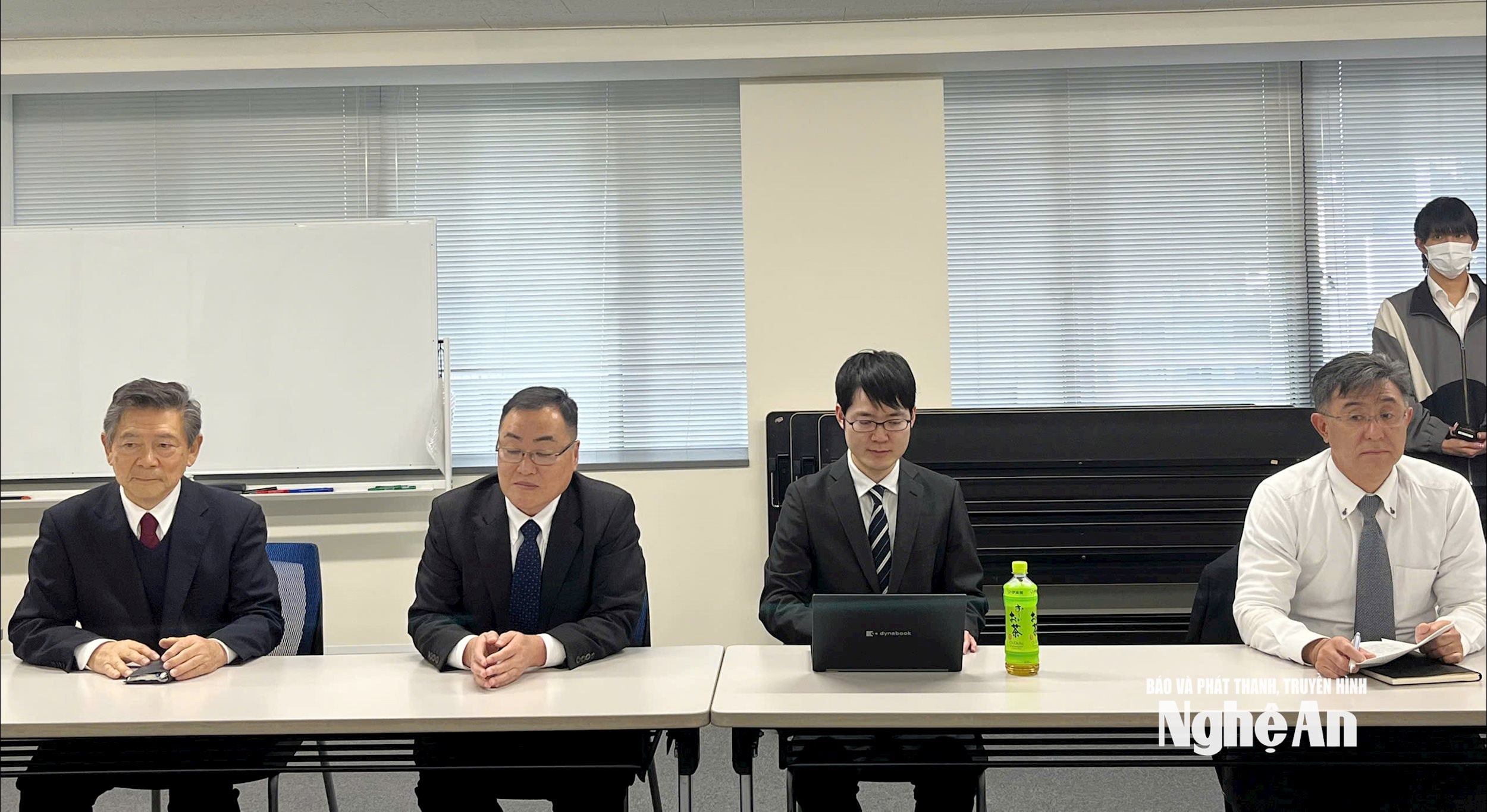 Đại diện công ty làm việc với đoàn