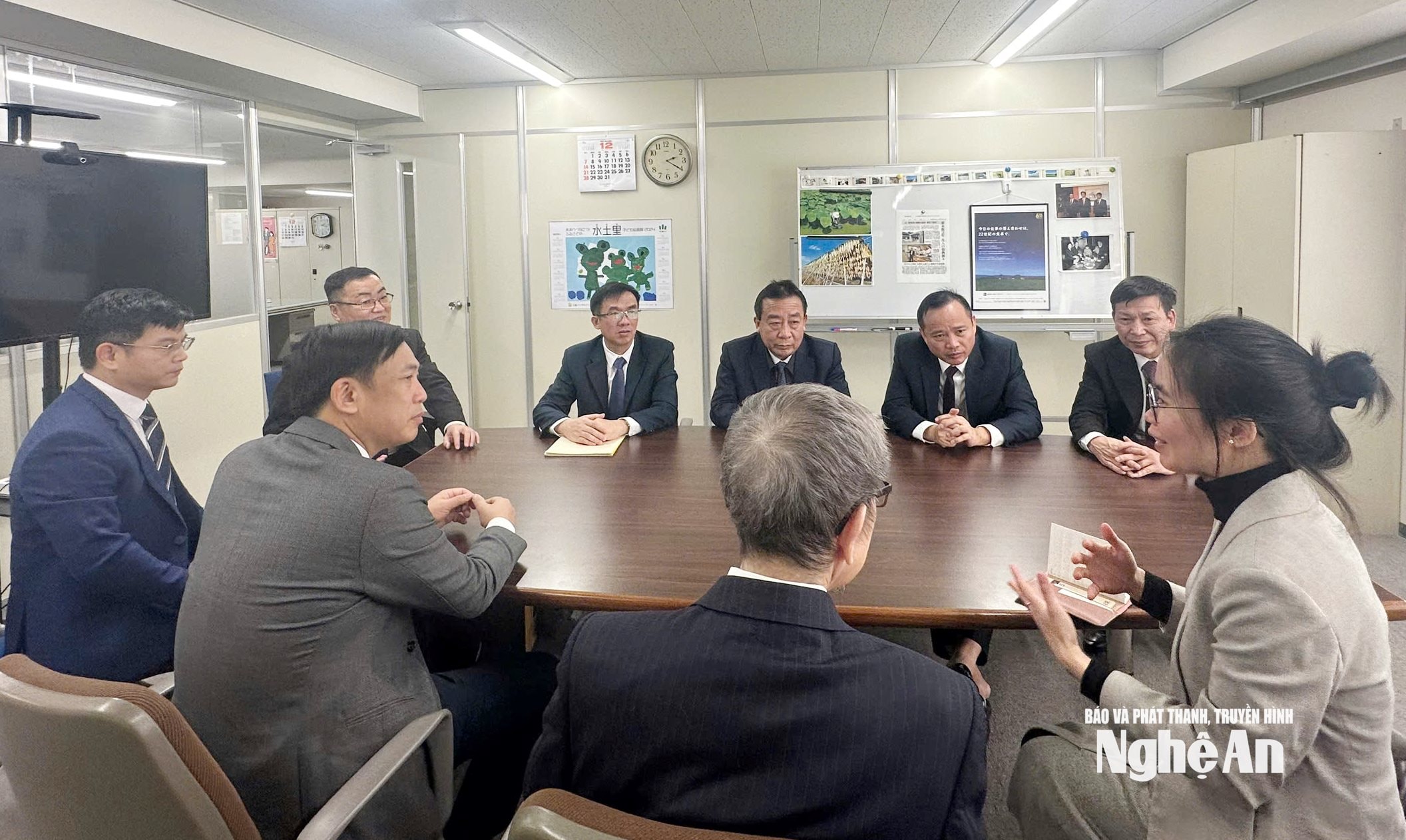 Đoàn công tác trao đổi nhanh với Chủ tịch công ty