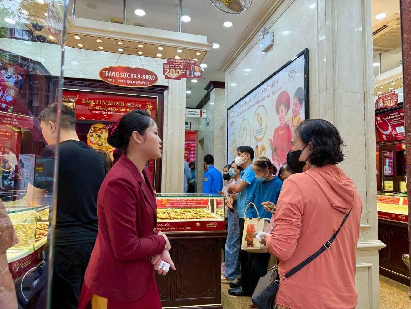 2025年12月18日黄金价格：SJC、PNJ、BTMC黄金价格、24K金戒指、世界黄金价格。