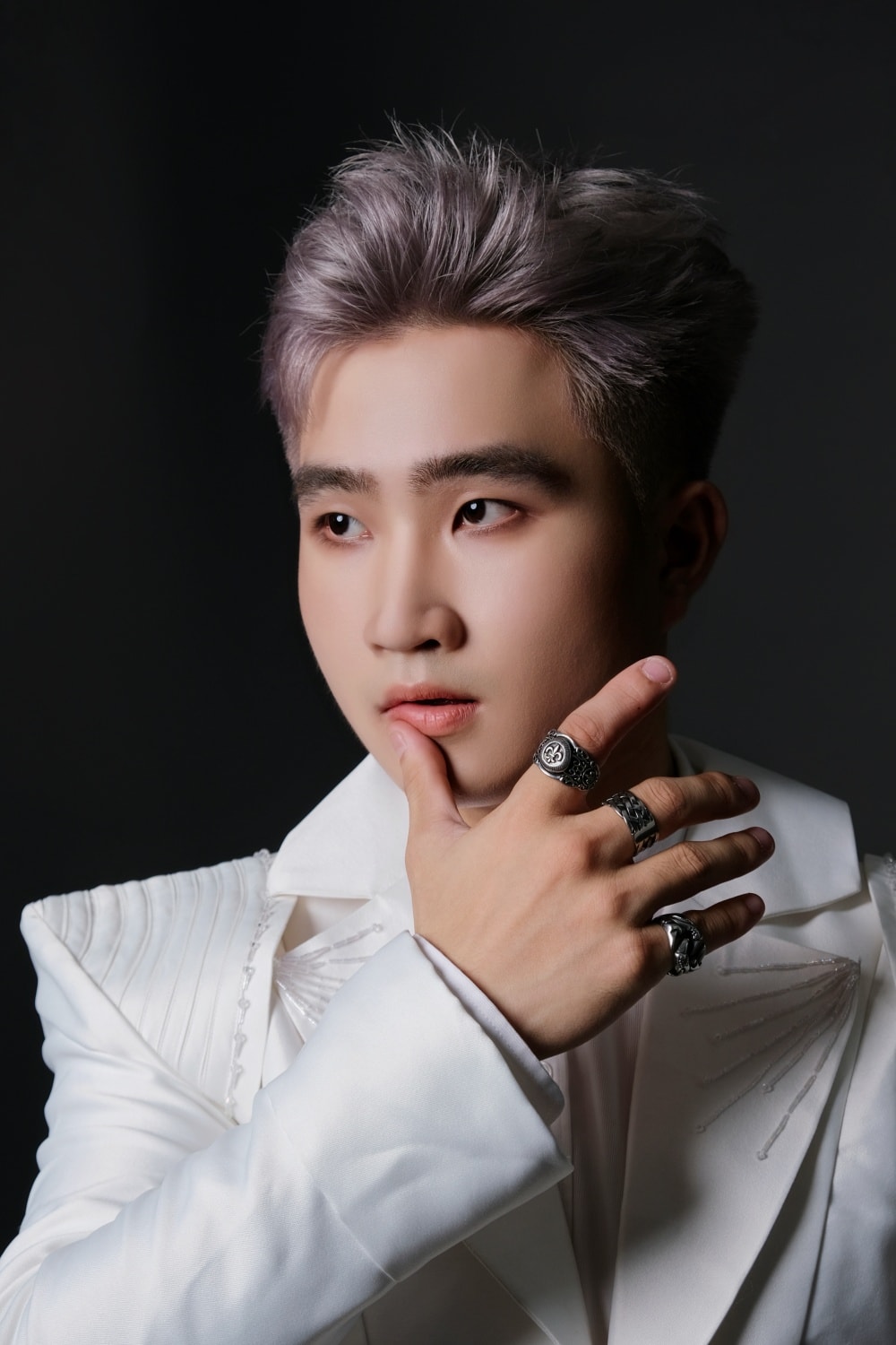 Cường DuyC sinh năm 2002, hiện 23 tuổi, là Thủ khoa đầu ra khoa Âm nhạc Ứng dụng của Đại học Thăng Long năm 2024.