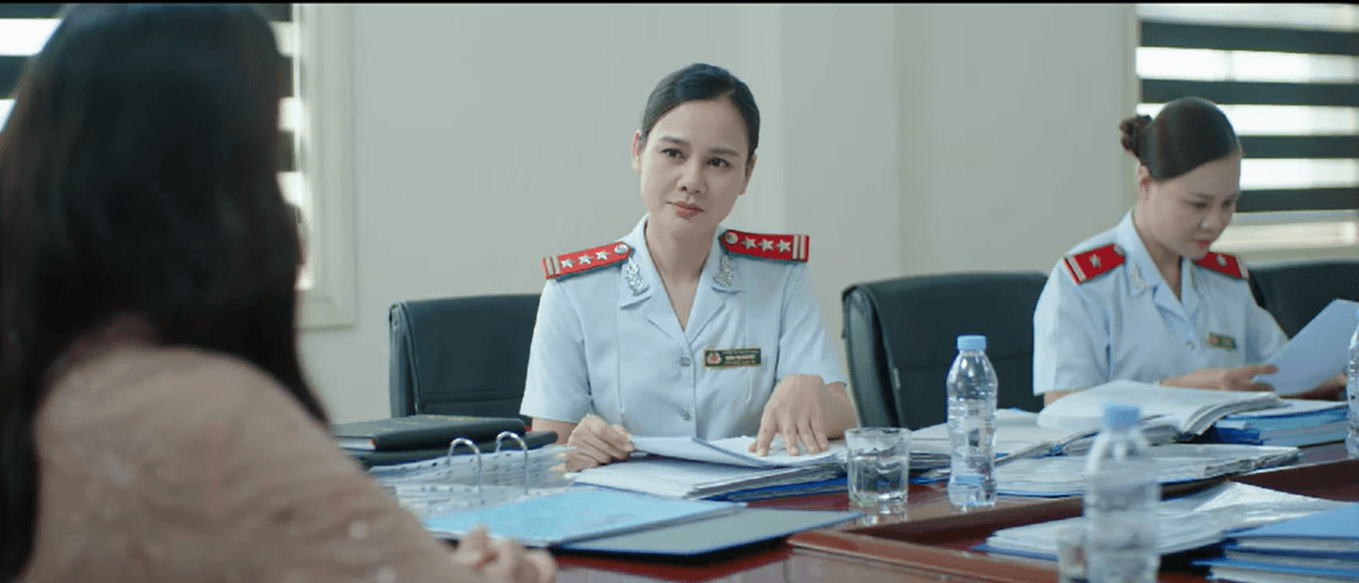 Nguyệt thể hiện thái độ cứng rắn khi làm việc với đại diện tập đoàn Trinh Tam.
