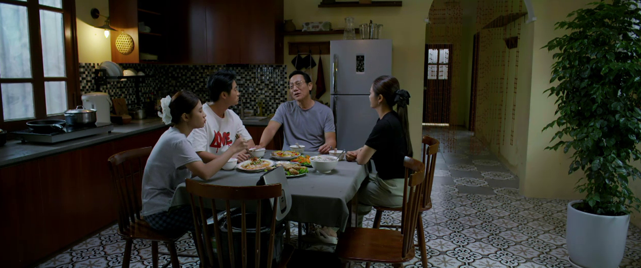 Gia đình trái dấu - Tập 8: Bữa cơm cuối 'chan nước mắt' trước ngày bán nhà- Ảnh 13.