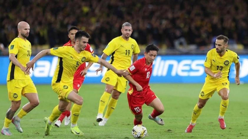Cầu thủ nhập tịch của tuyển Malaysia bị FIFA xử phạt