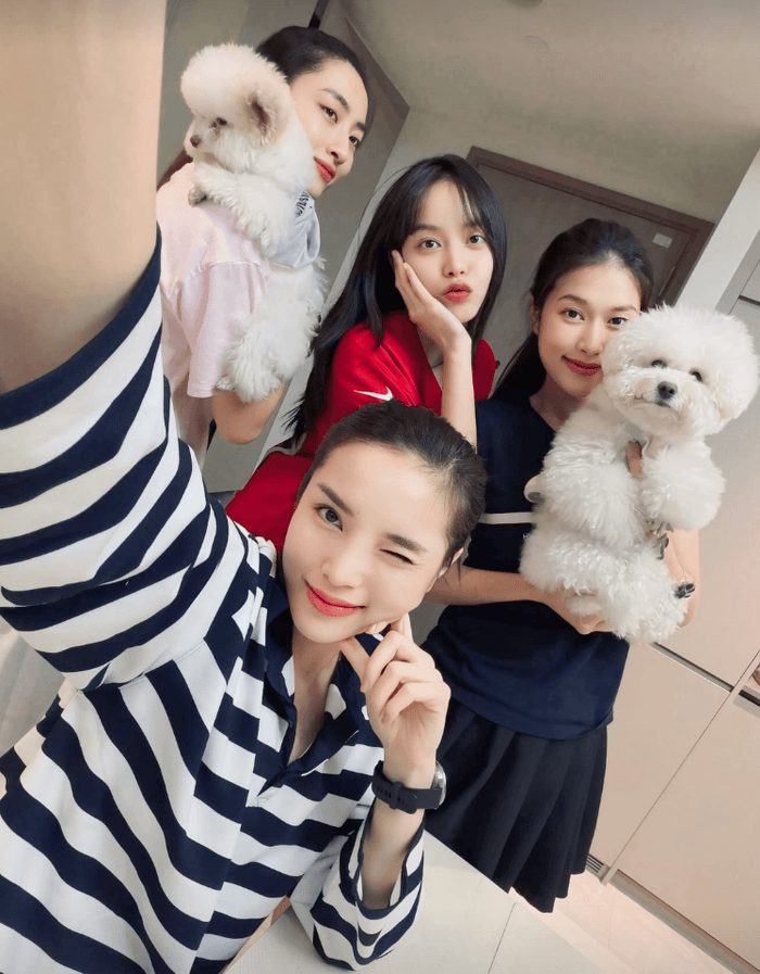 Kỳ Duyên, Lương Thuỳ Linh, Thanh Thuỷ và Thiên Ân trong tấm hình mới nhất. Ảnh: IGNV