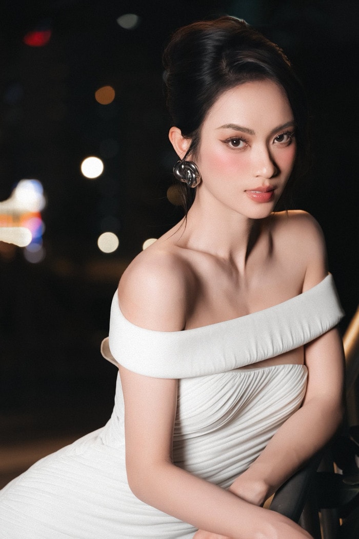 Có lẽ, nếu muốn tiếp tục duy trì và phát triển chuỗi nội dung này, Á hậu Vũ Thúy Quỳnh cần lắng nghe những phản hồi từ khán giả để hoàn thiện hơn về mặt hình ảnh, kỹ thuật lẫn phong cách thể hiện. (Ảnh: FBNV)