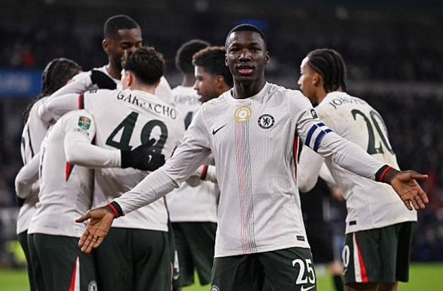 Moises Caicedo thi đấu nổi bật trong trận Chelsea thắng Cardiff.