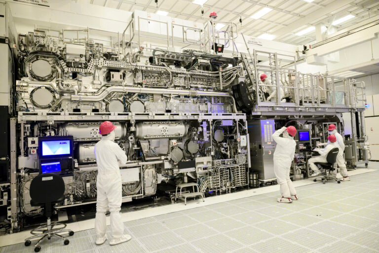 Trung Quốc đã giải mã kỹ thuật thành công một máy quang khắc EUV (nguồn ảnh: ASML)