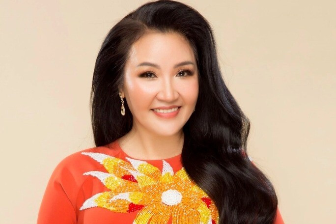 Diễn viên Ngân Quỳnh và câu hỏi về người chị gái nghệ sĩ của mình.
