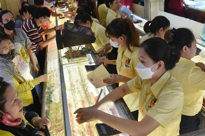 Chính phủ yêu cầu Ngân hàng Nhà nước báo cáo tiến độ lập sàn giao dịch vàng trước ngày 20/12