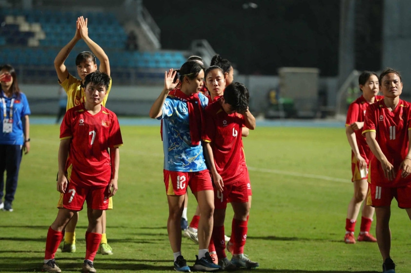 ĐT nữ Việt Nam tiếc nuối sau trận thua Philippines ở chung kết SEA Games 33