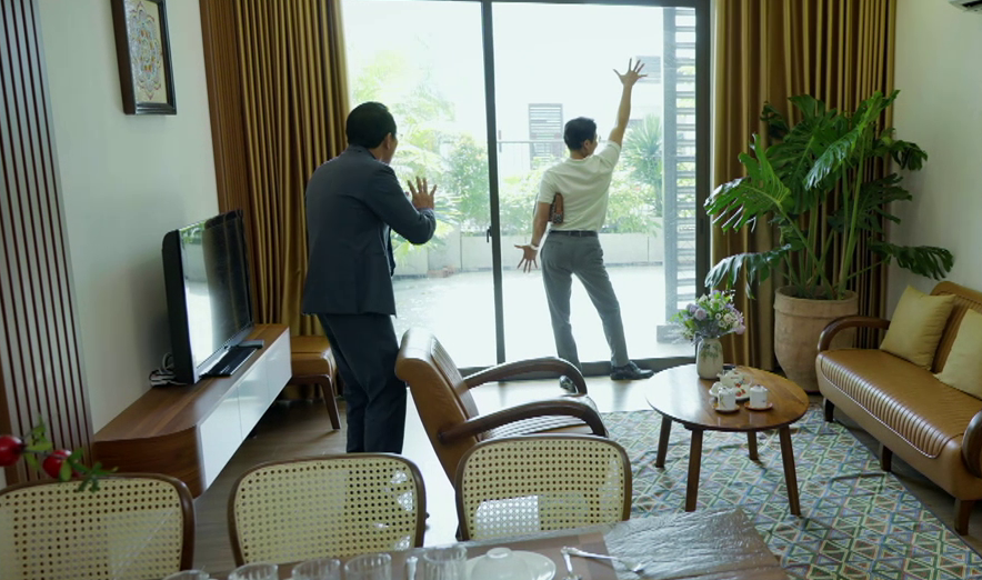 Thái Sơn tái xuất với màn môi giới bất động sản ở tập 9 Gia đình trái dấu - Ảnh 8.