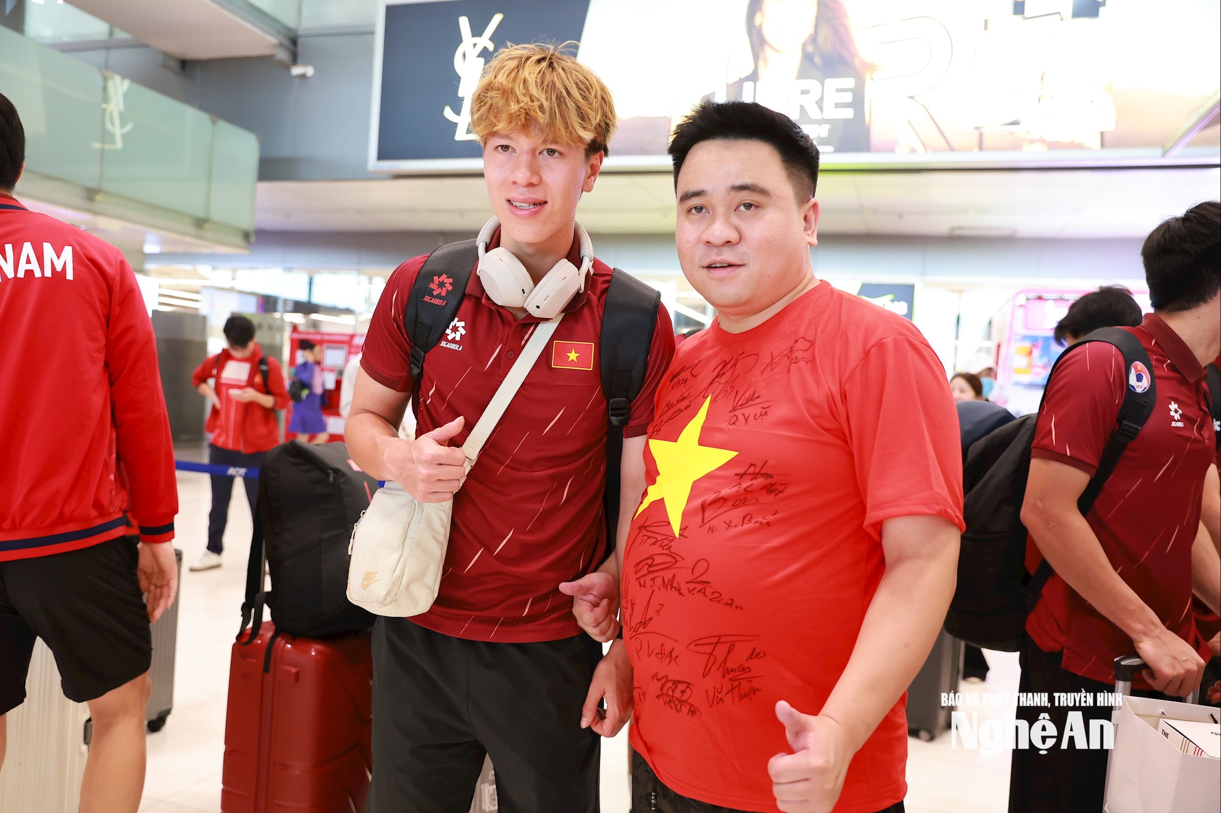 Sau khi giành vinh quang về cho Tổ quốc, các cầu thủ trẻ rất tự hào, hạnh phúc.