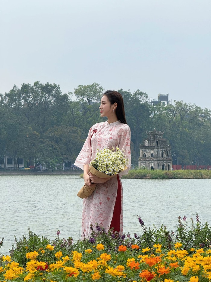 Nhan sắc rạng rỡ của Đỗ Thị Hà sau khi kết hôn