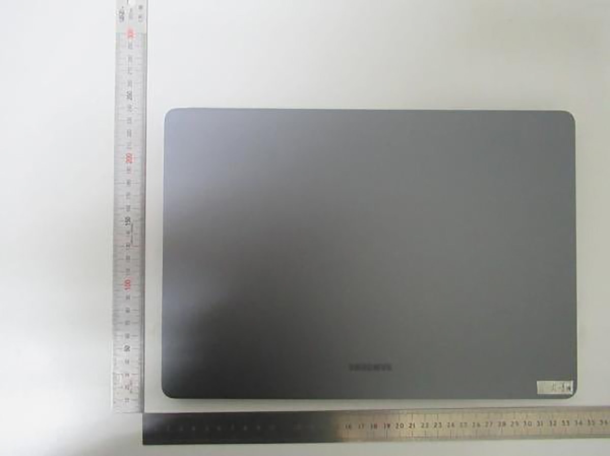 Phiên bản 14 inch của Galaxy Book 6 Pro
