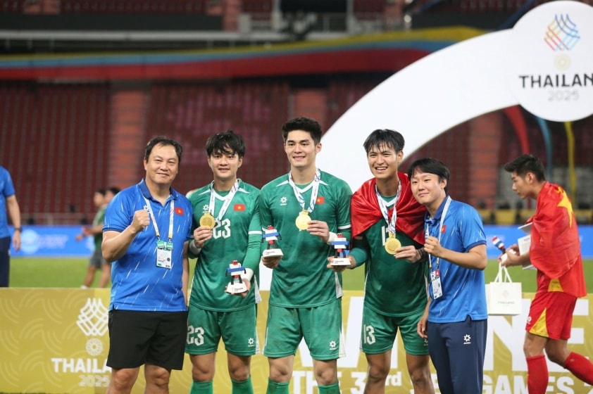 Thủ môn Trần Trung Kiên là chốt chặn số 1 của U22 Việt Nam tại SEA Games 33