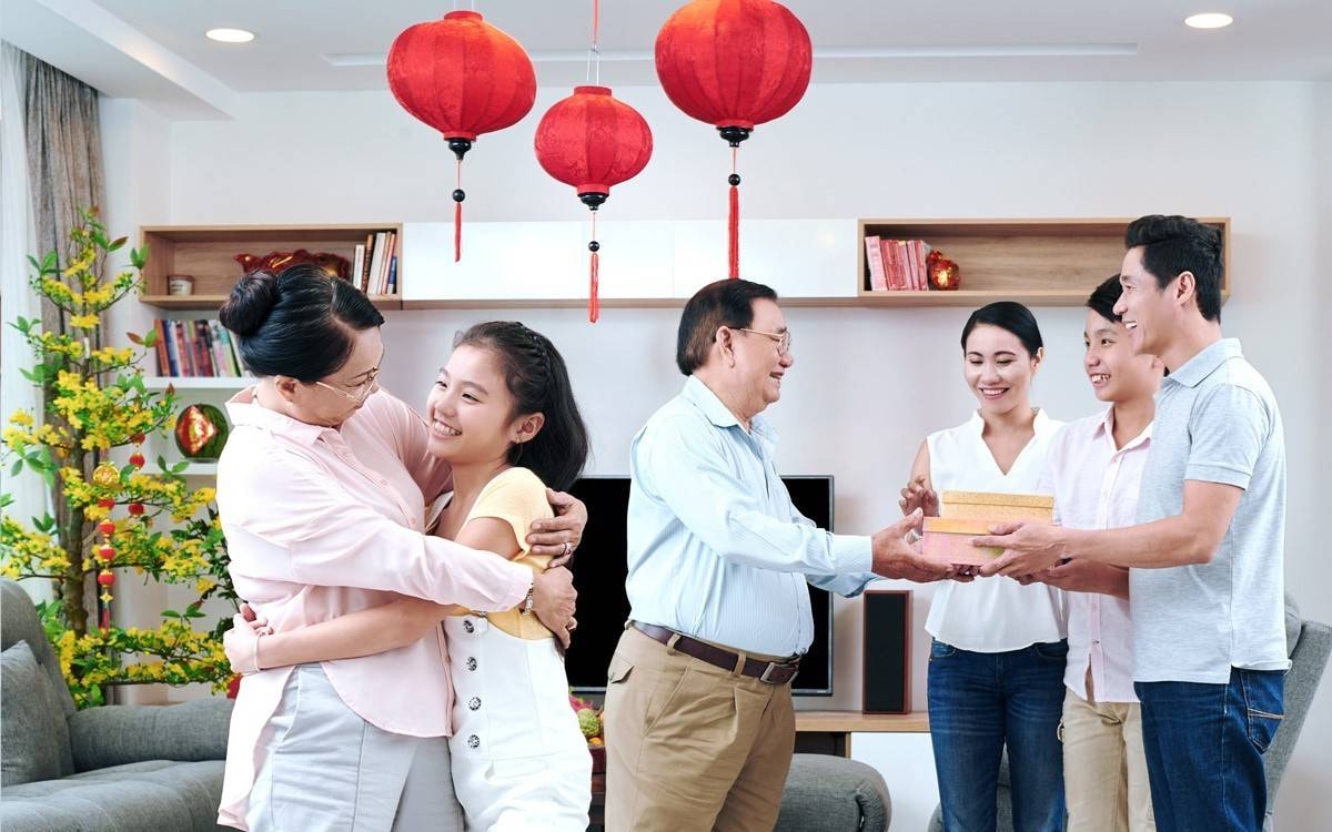 Sử dụng tiền thưởng cuối năm một cách hiệu quả để vừa sinh lời, vừa đảm bảo tính linh hoạt cho các kế hoạch tương lai.