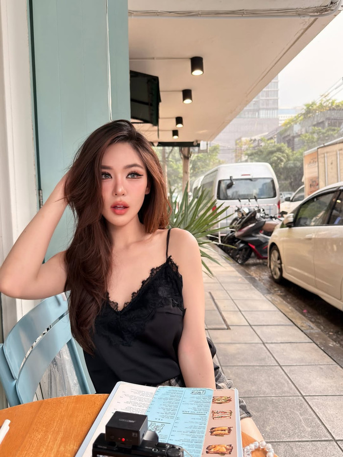 Malin có chiều cao khiêm tốn 1m65 nên nhiều khán giả gọi cô là 'hoa hậu thấp nhất showbiz Thái'.