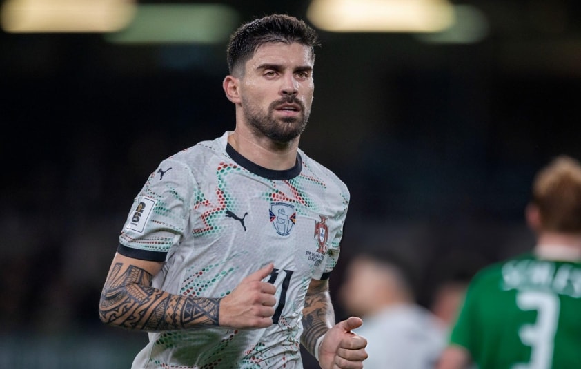 Tiền vệ Ruben Neves trong màu áo Al Hilal đang nằm trong tầm ngắm của Manchester United.